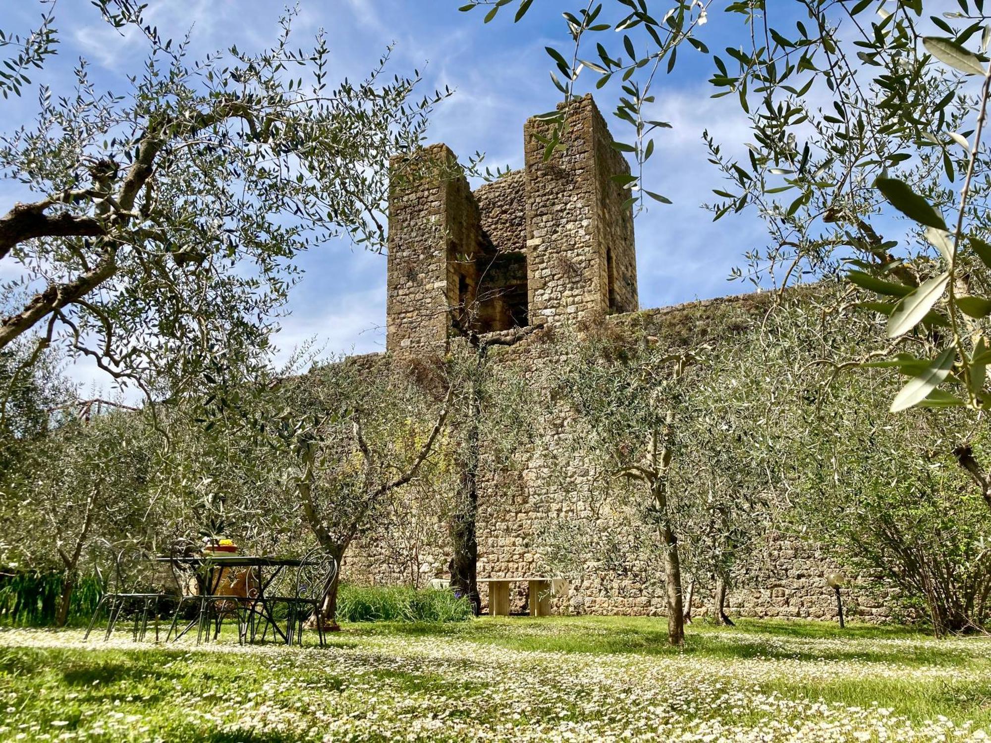 Monteriggioni Castello Villa Bagian luar foto